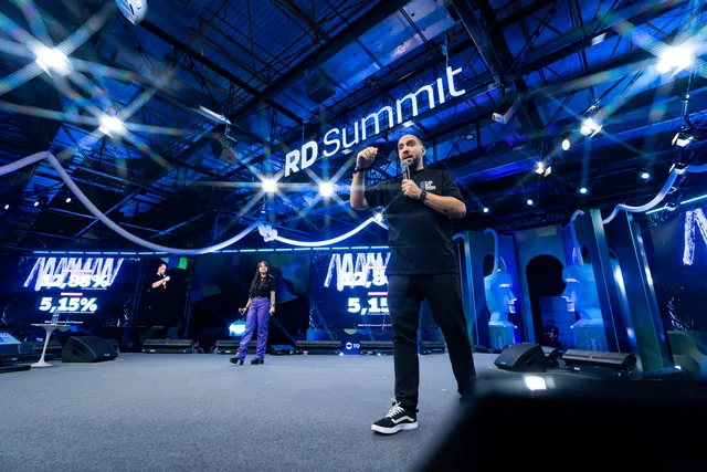 Fotografia 8D Hubify no RD Summit 2025 - imagem 14